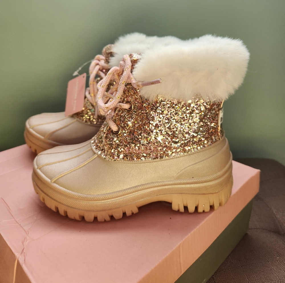 Water-resistant London Fog girls boots